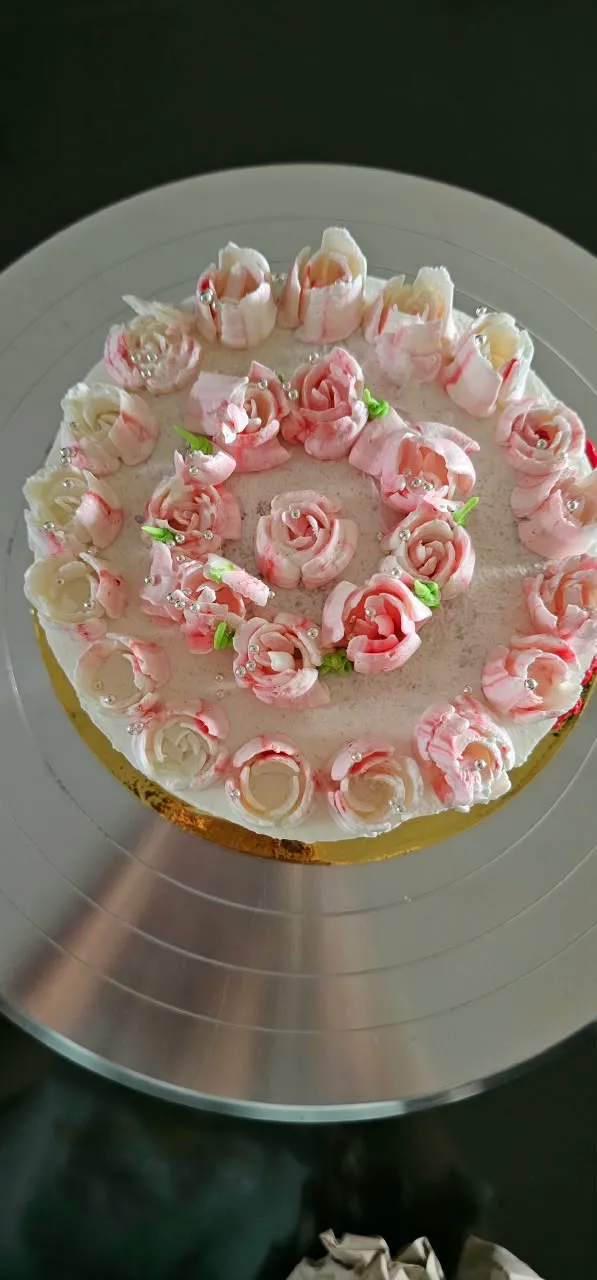 Hand-piped ivory and blush-pink buttercream rose cake by Sugar Slice